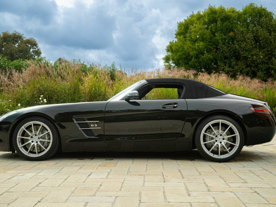 Image 18/50 de Mercedes-Benz SLS AMG Roadster (2011)