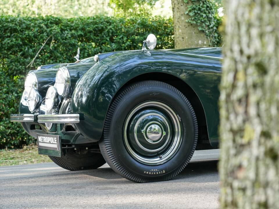 Image 35/50 of Jaguar XK 120 DHC (1953)