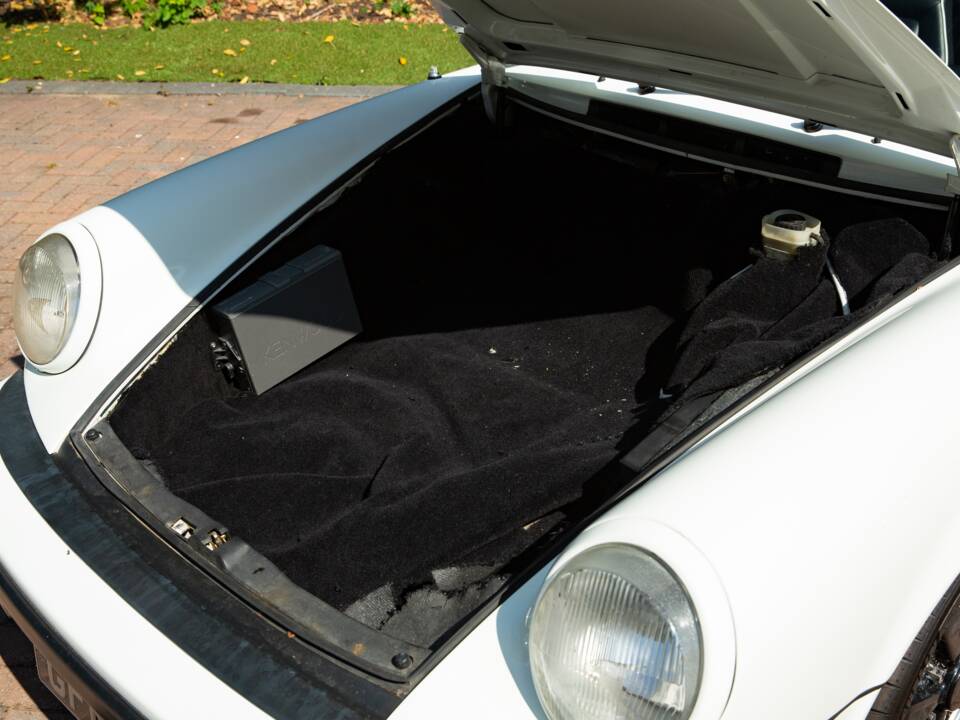 Image 20/35 of Porsche 911 SC 3.0 (1983)