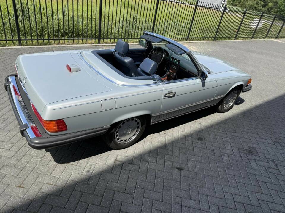Afbeelding 5/44 van Mercedes-Benz 560 SL (1986)