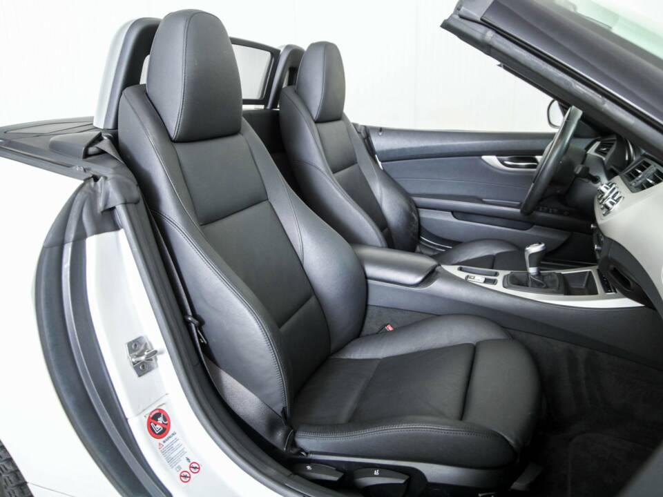 Image 16/50 of BMW Z4 sDrive23i (2010)