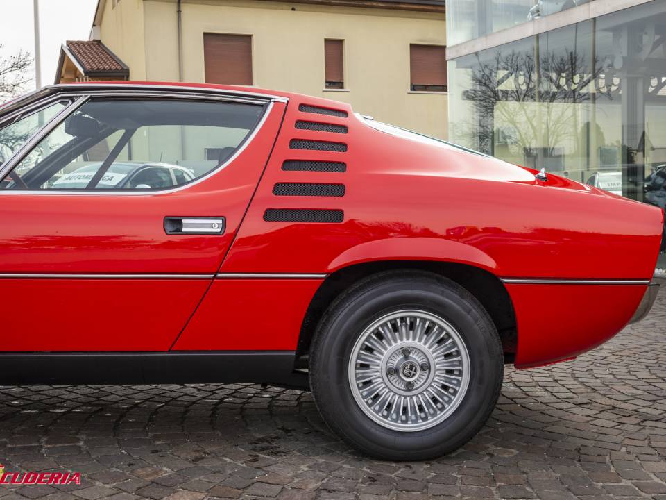 Image 13/24 of Alfa Romeo Montreal (1972)