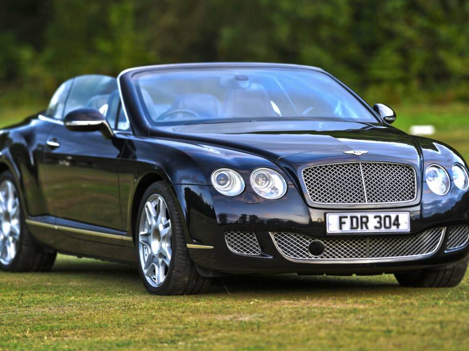 Bild 2/50 von Bentley Continental GTC W12 (2011)