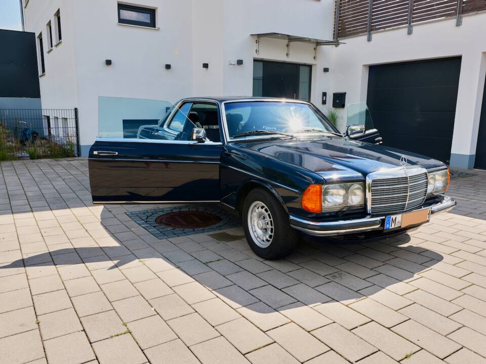Bild 60/99 von Mercedes-Benz 230 CE (1983)