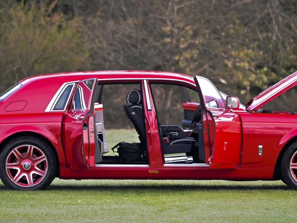 Image 22/50 of Rolls-Royce Phantom VII (2016)