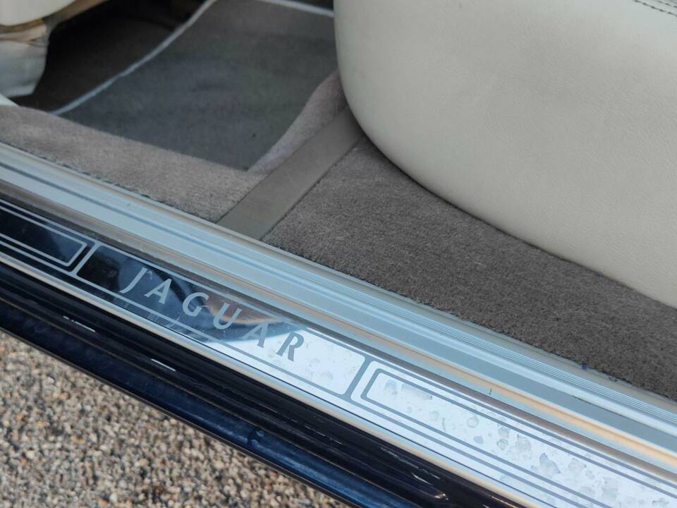 Image 16/30 de Jaguar XJ 8 4.0 Executive (1998)