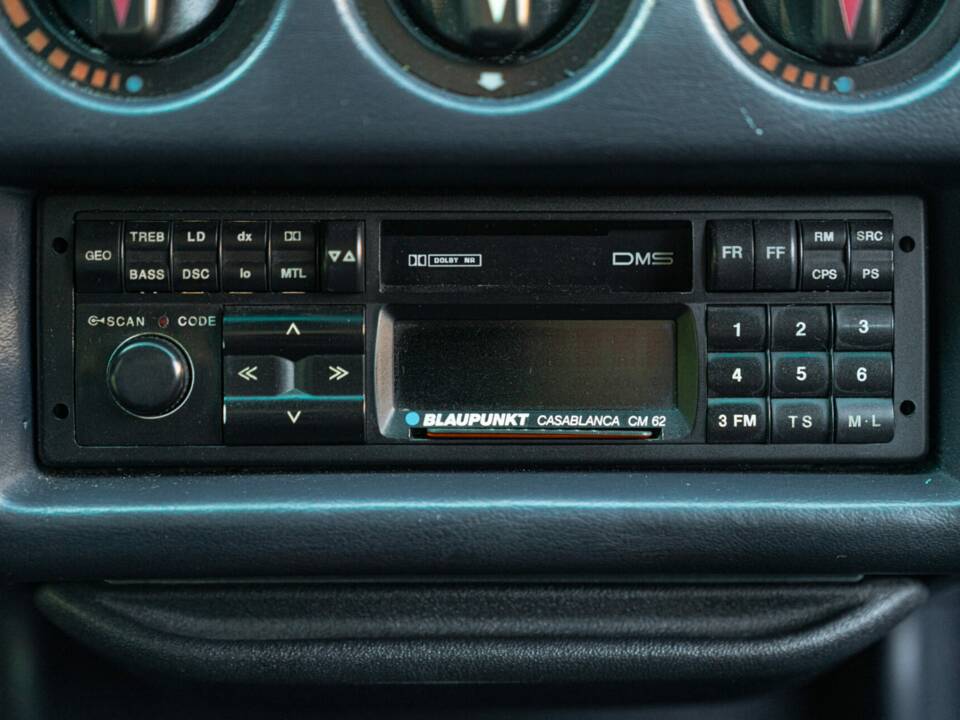 Afbeelding 30/44 van Mercedes-Benz 190 E (1987)