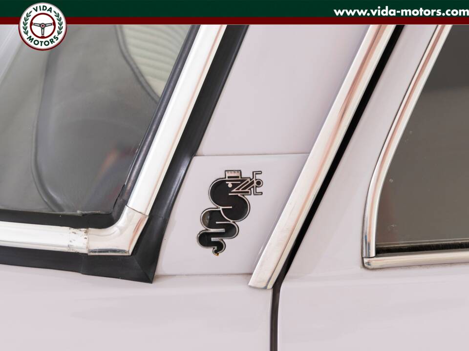Image 6/15 of Alfa Romeo Giulia 1600 Super Biscione (1969)