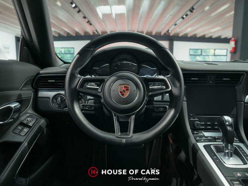 Image 15/24 of Porsche 911 Carrera (2016)