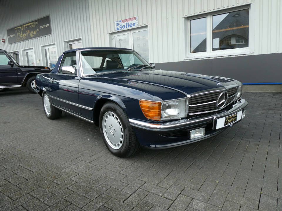 Image 1/26 of Mercedes-Benz 500 SL (1988)