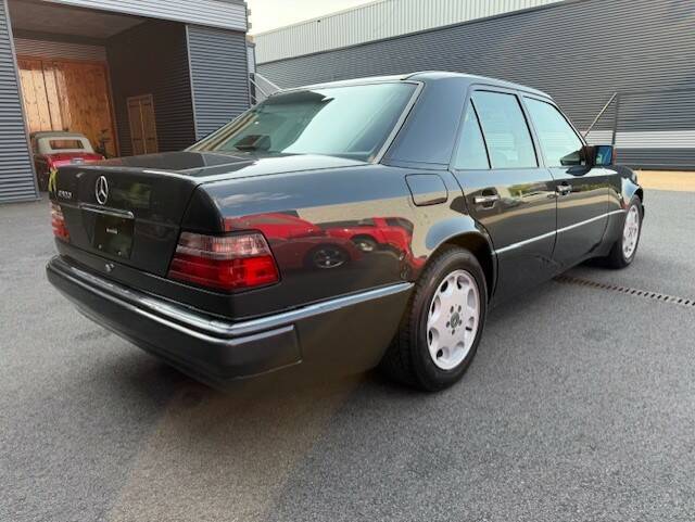 Image 7/27 of Mercedes-Benz E 500 (1994)