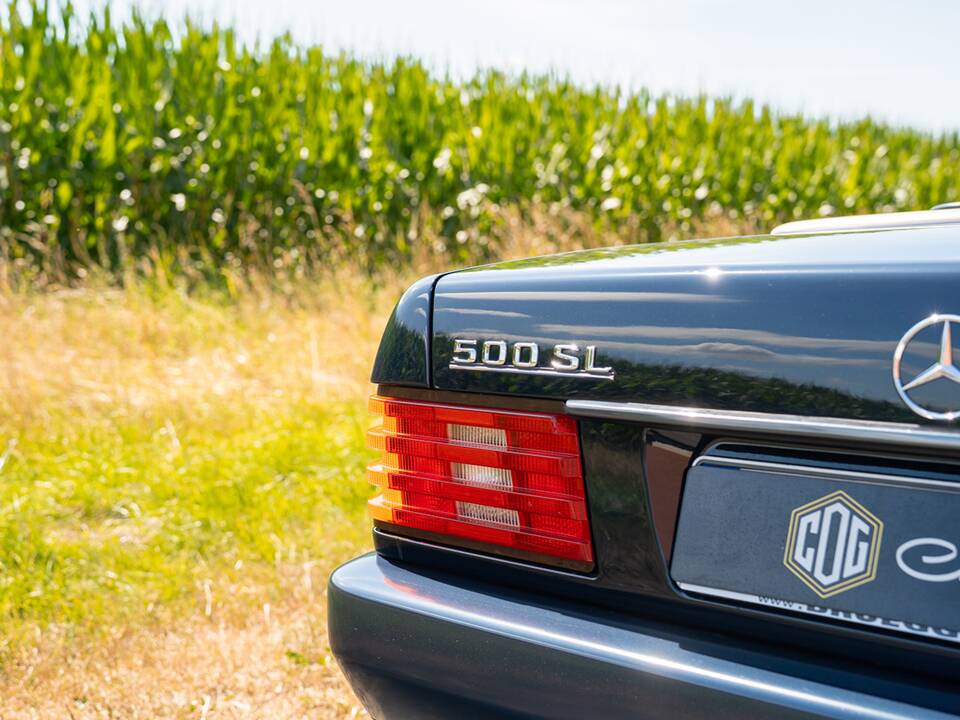 Image 12/44 de Mercedes-Benz 500 SL (1990)