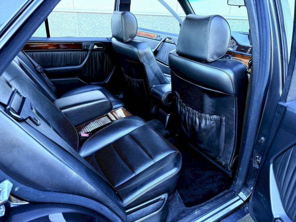 Bild 16/36 von Mercedes-Benz 500 E (1991)