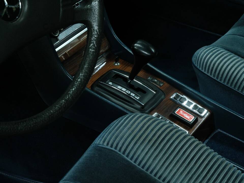 Image 25/76 of Mercedes-Benz 350 SEL (1977)