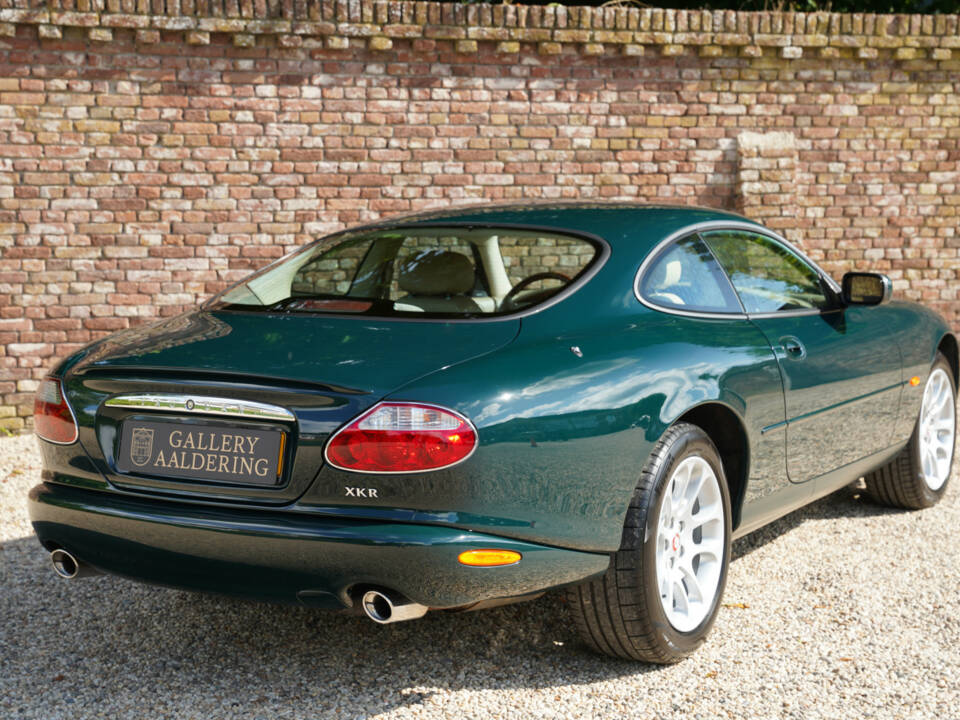 Image 46/50 of Jaguar XKR (2001)