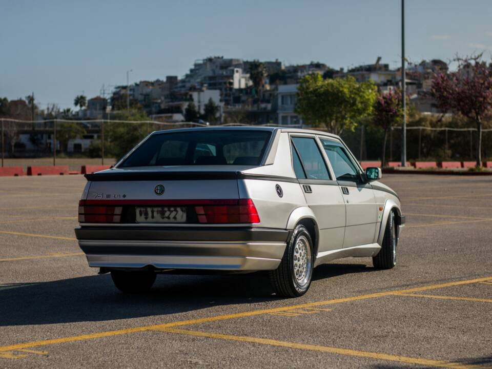 Immagine 4/6 di Alfa Romeo 75 2.0 Twin Spark (1992)