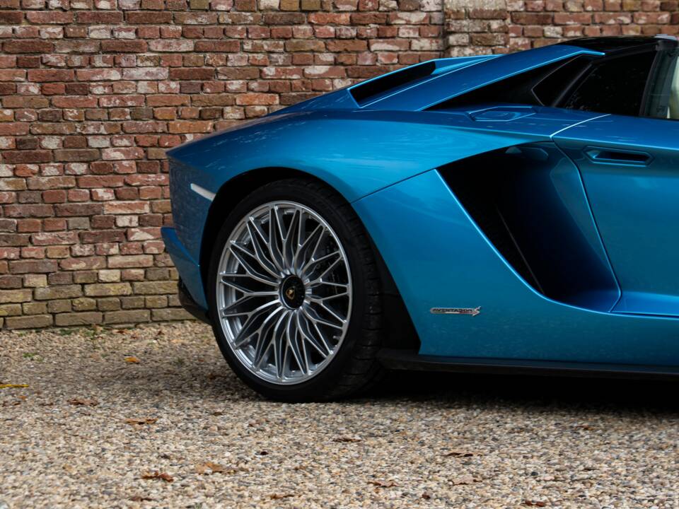 Image 34/50 of Lamborghini Aventador S (2018)