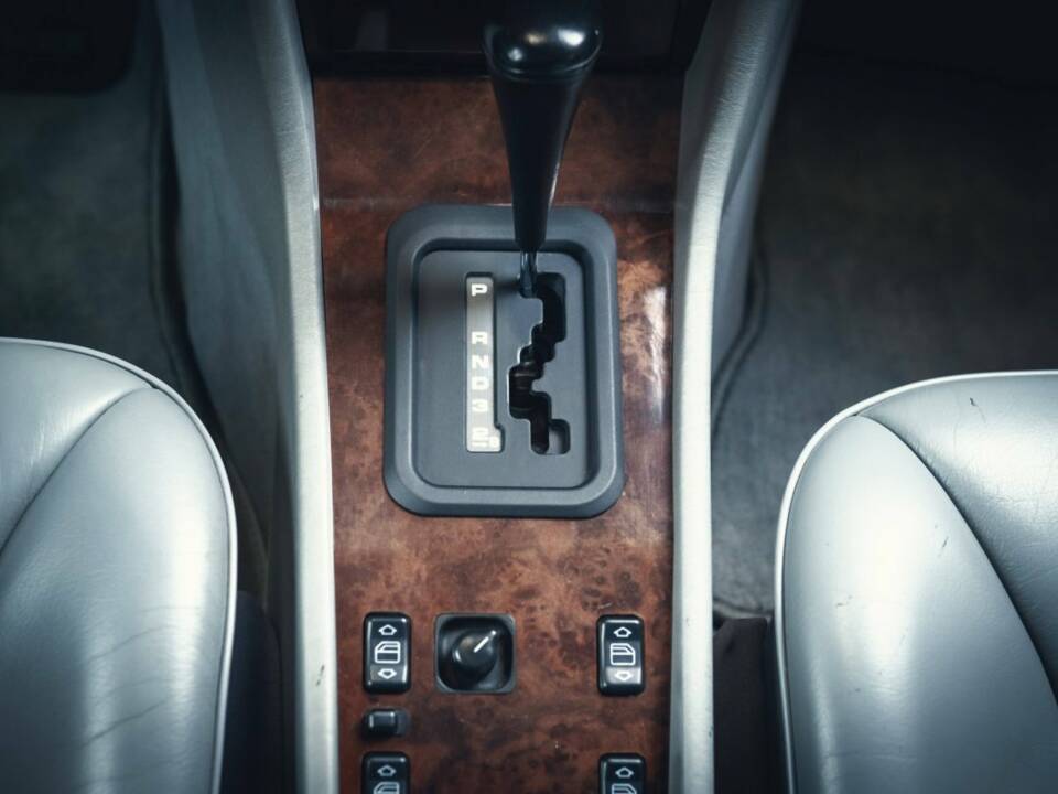 Image 10/15 of Mercedes-Benz E 420 (1995)