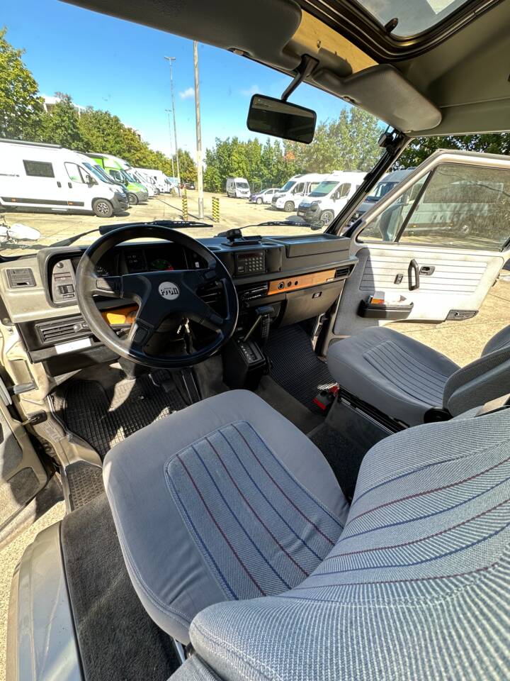 Afbeelding 13/14 van Volkswagen Caravelle GL 2.1 (1989)