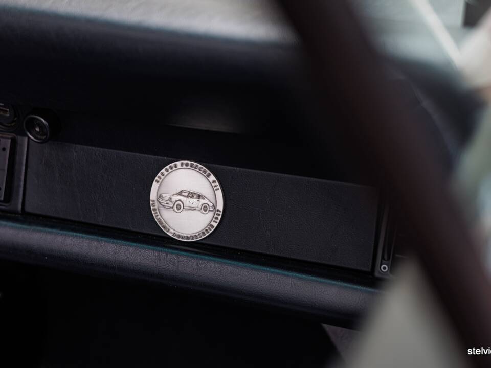 Image 35/44 de Porsche 911 Carrera 3.2 &quot;#250.000 911&quot; (1988)