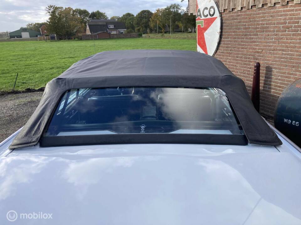 Bild 28/50 von Lincoln Continental Convertible (1966)