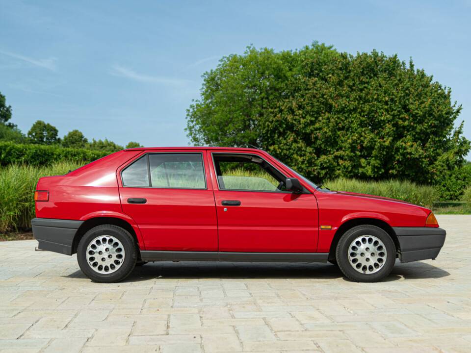 Afbeelding 4/45 van Alfa Romeo 33 - 1.3 (1991)