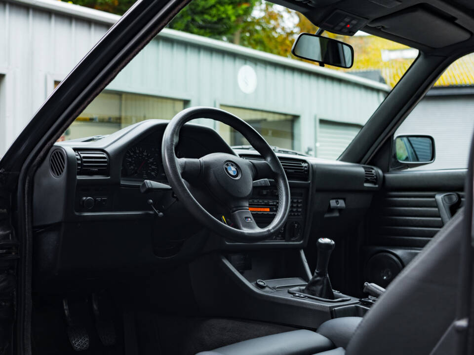 Image 50/57 of BMW M3 (1988)