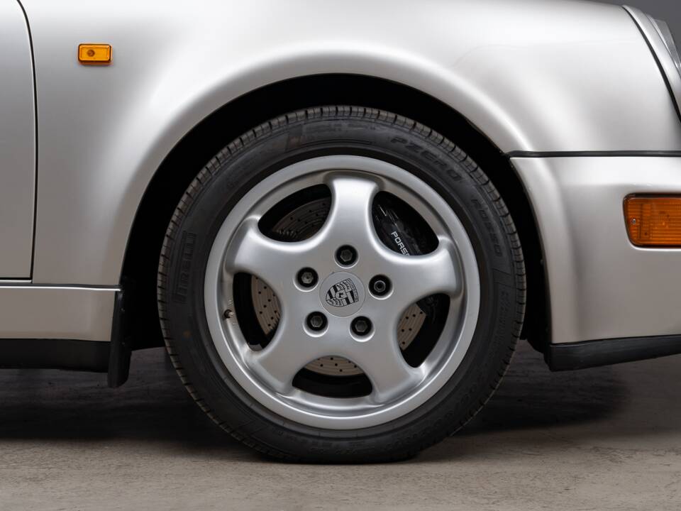 Image 17/41 de Porsche 911 Carrera 2 (1992)