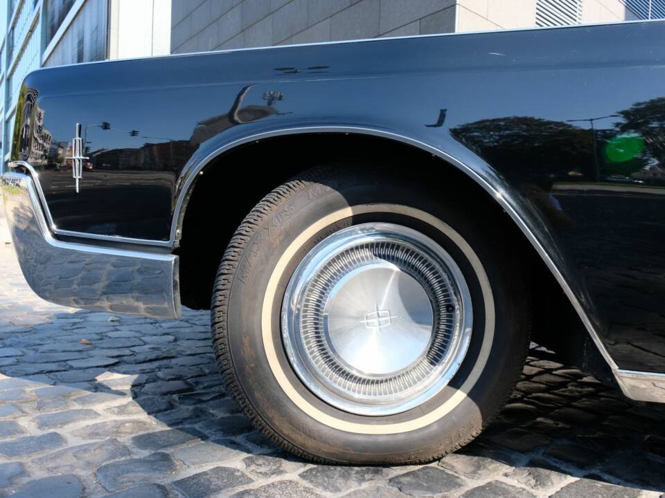 Immagine 14/57 di Lincoln Continental Convertible (1966)
