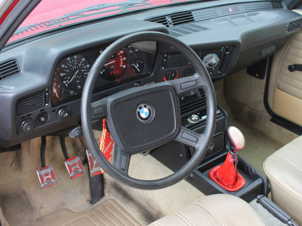 Image 9/30 of BMW 320i (1982)