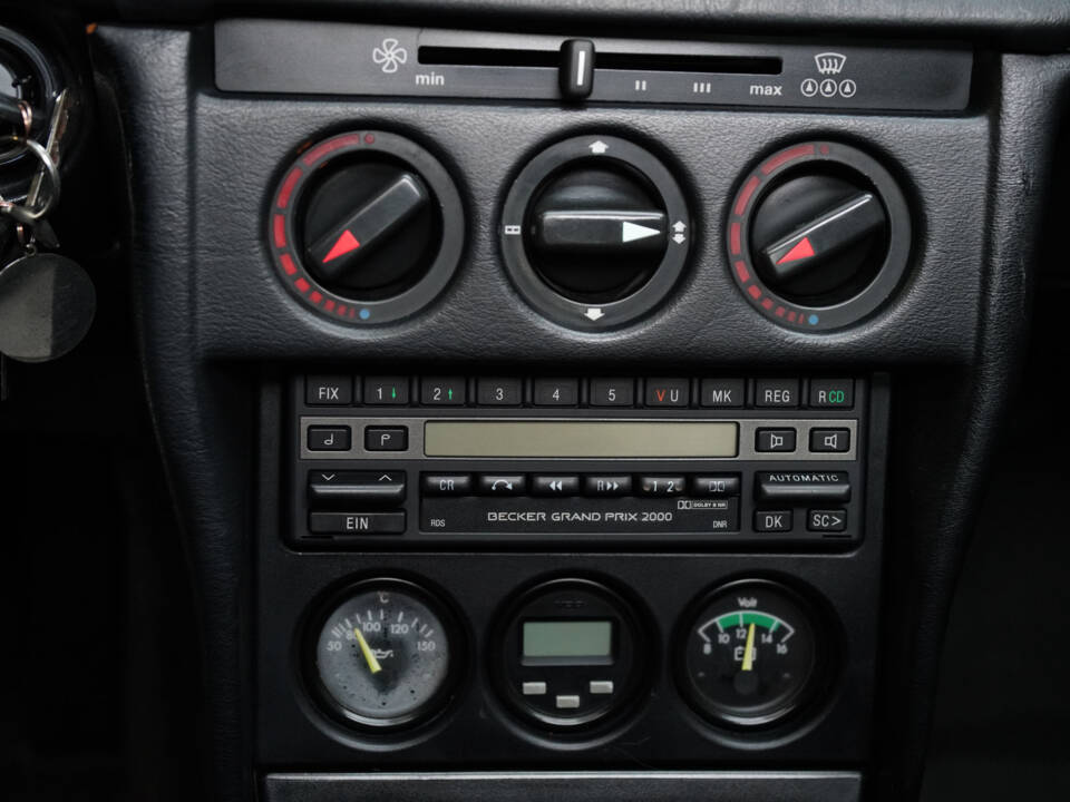 Image 21/83 of Mercedes-Benz 190 E 2.3-16 (1984)