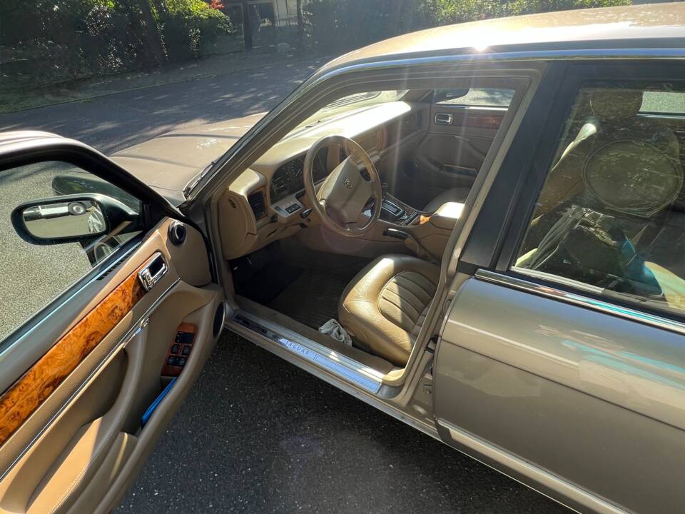 Image 27/31 of Jaguar XJ6 3.2 (1995)