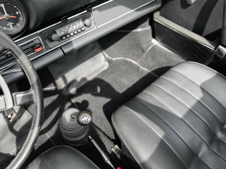 Image 37/51 de Porsche 911 2.4 S (1973)