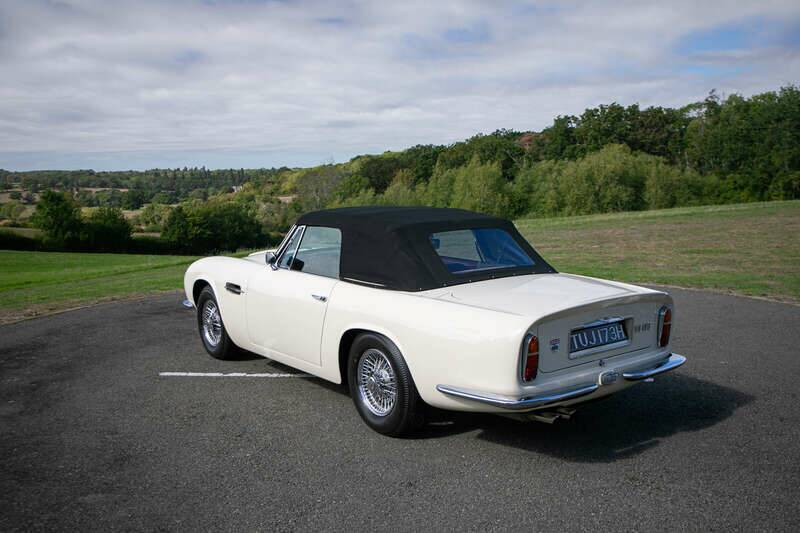 Image 3/38 of Aston Martin DB 6 Mk II Volante (1970)