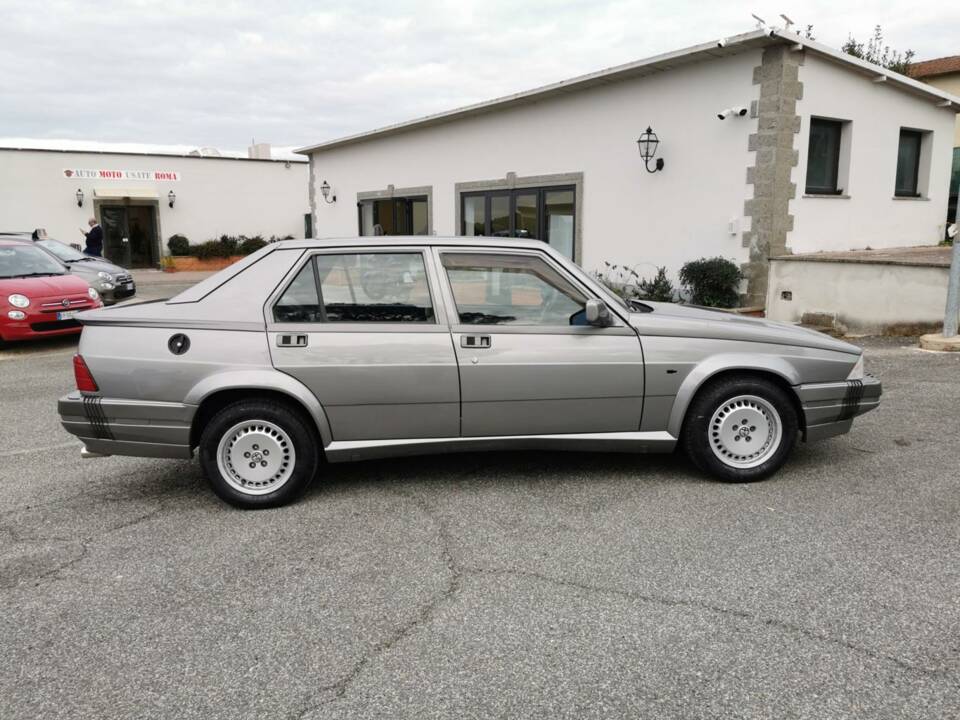 Bild 34/36 von Alfa Romeo 75 1.8 Turbo (1990)