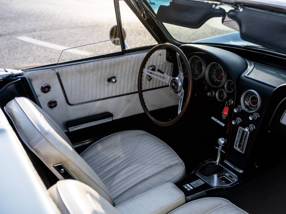 Image 22/35 of Chevrolet Corvette Sting Ray Convertible (1964)