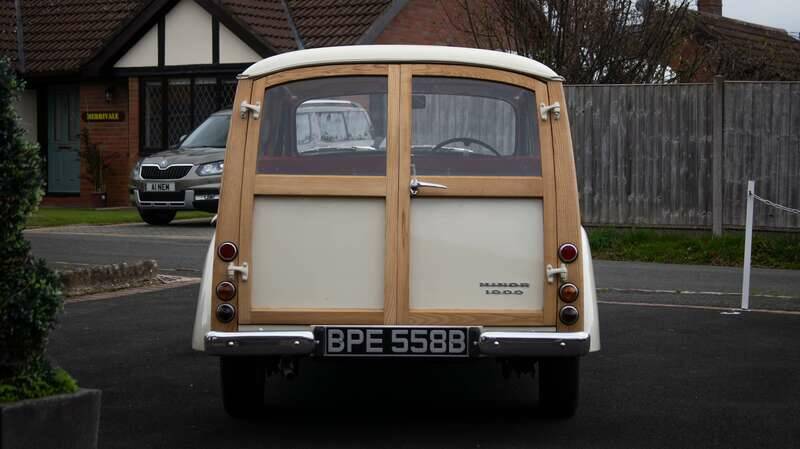 Image 5/20 of Morris Minor 1000 Traveller (1964)