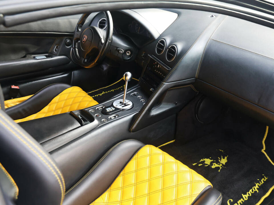 Afbeelding 69/82 van Lamborghini Murciélago (2002)
