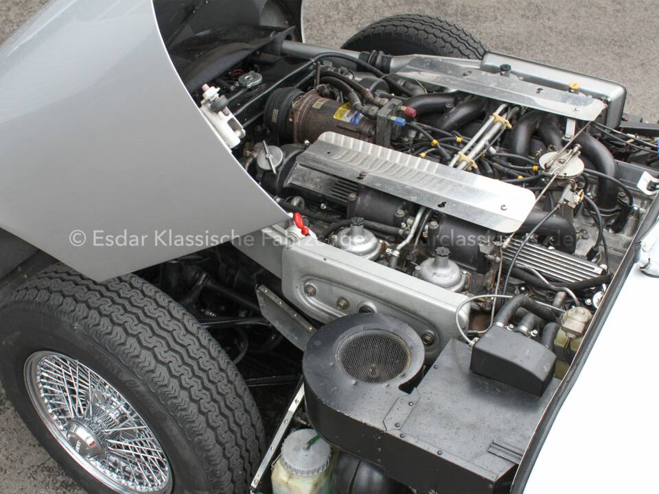 Afbeelding 27/28 van Jaguar E-Type V12 (2+2) (1971)