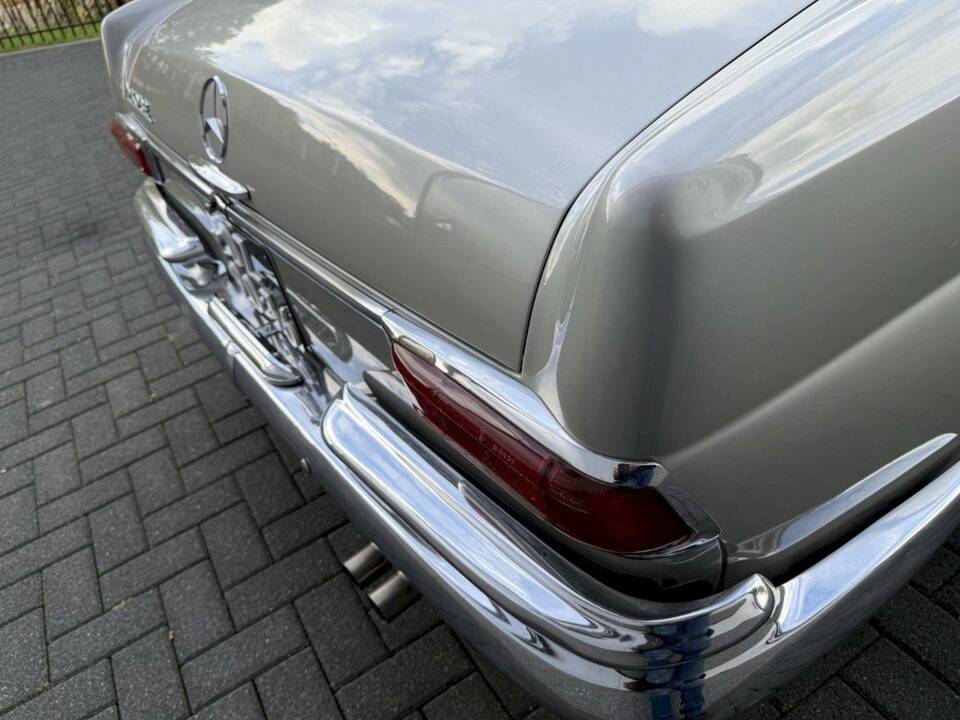 Immagine 12/36 di Mercedes-Benz 250 SE (1966)