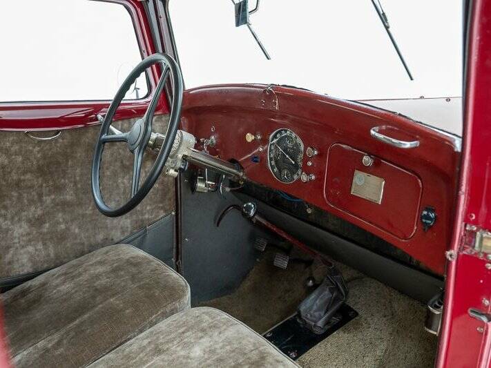 Imagen 2/6 de Berliet Dauphine 11 CV (1935)