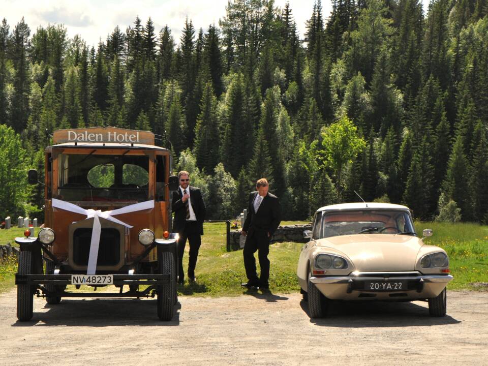 Image 30/31 of Citroën D Spécial (1974)