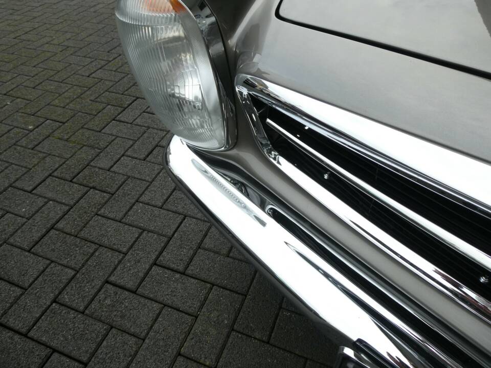 Image 24/27 of Mercedes-Benz 280 SL (1968)