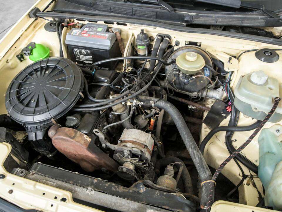 Immagine 33/50 di Audi 80 quattro  -  1.8S (1987)