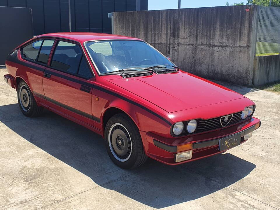 Imagen 2/35 de Alfa Romeo GTV 2.0 (1981)