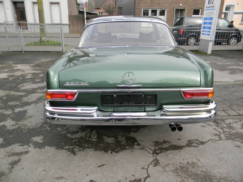 Immagine 6/11 di Mercedes-Benz 220 SE b (1965)