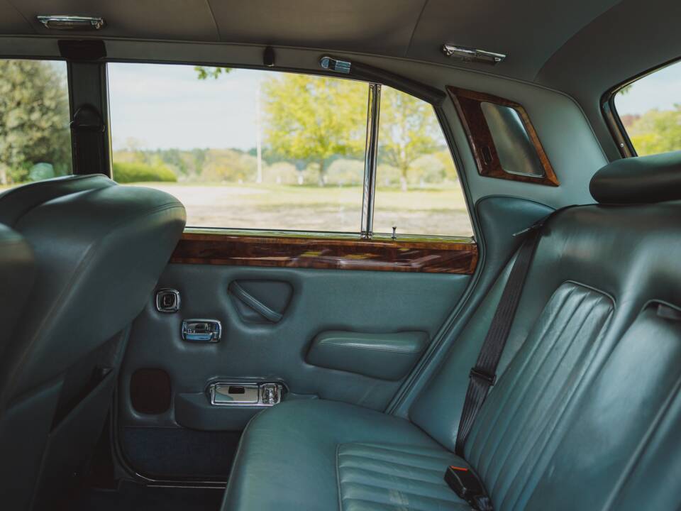 Image 22/42 of Rolls-Royce Silver Shadow II (1977)