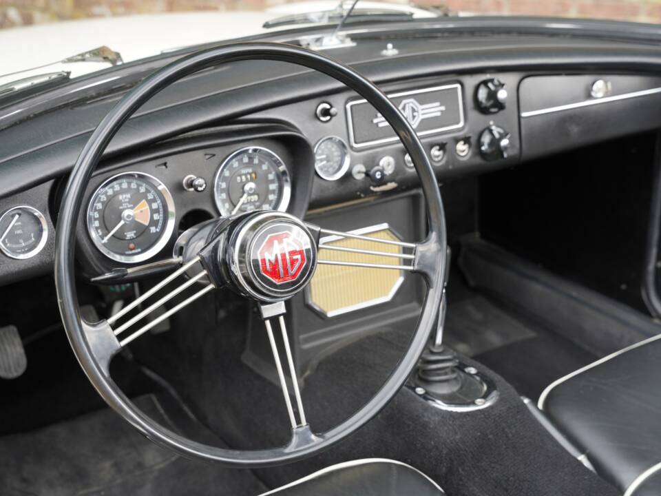 Bild 29/50 von MG MGB (1966)