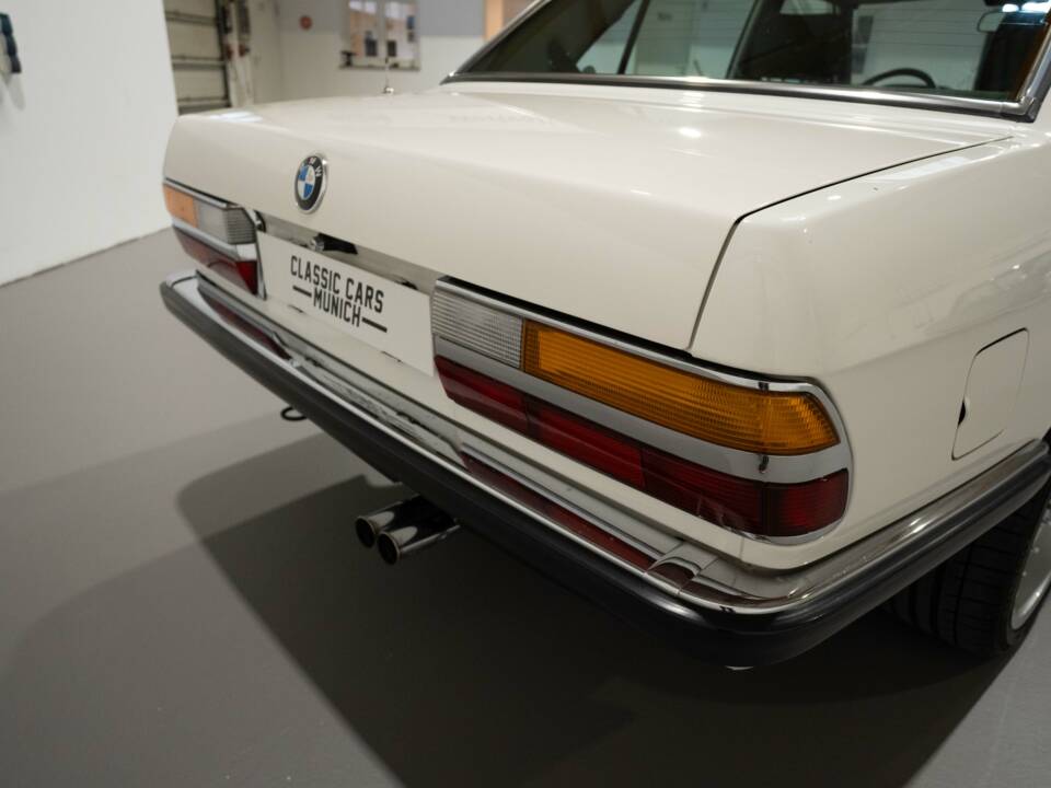 Afbeelding 33/52 van BMW 528i (1984)