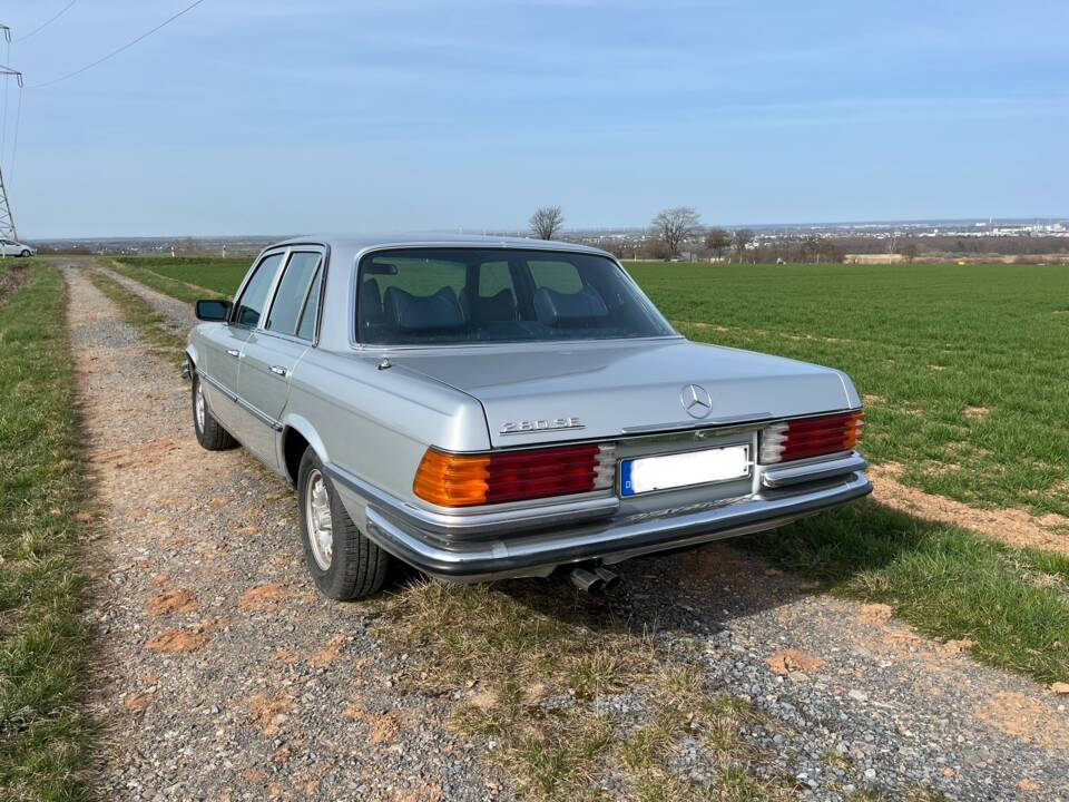 Image 5/17 de Mercedes-Benz 280 SE (1977)